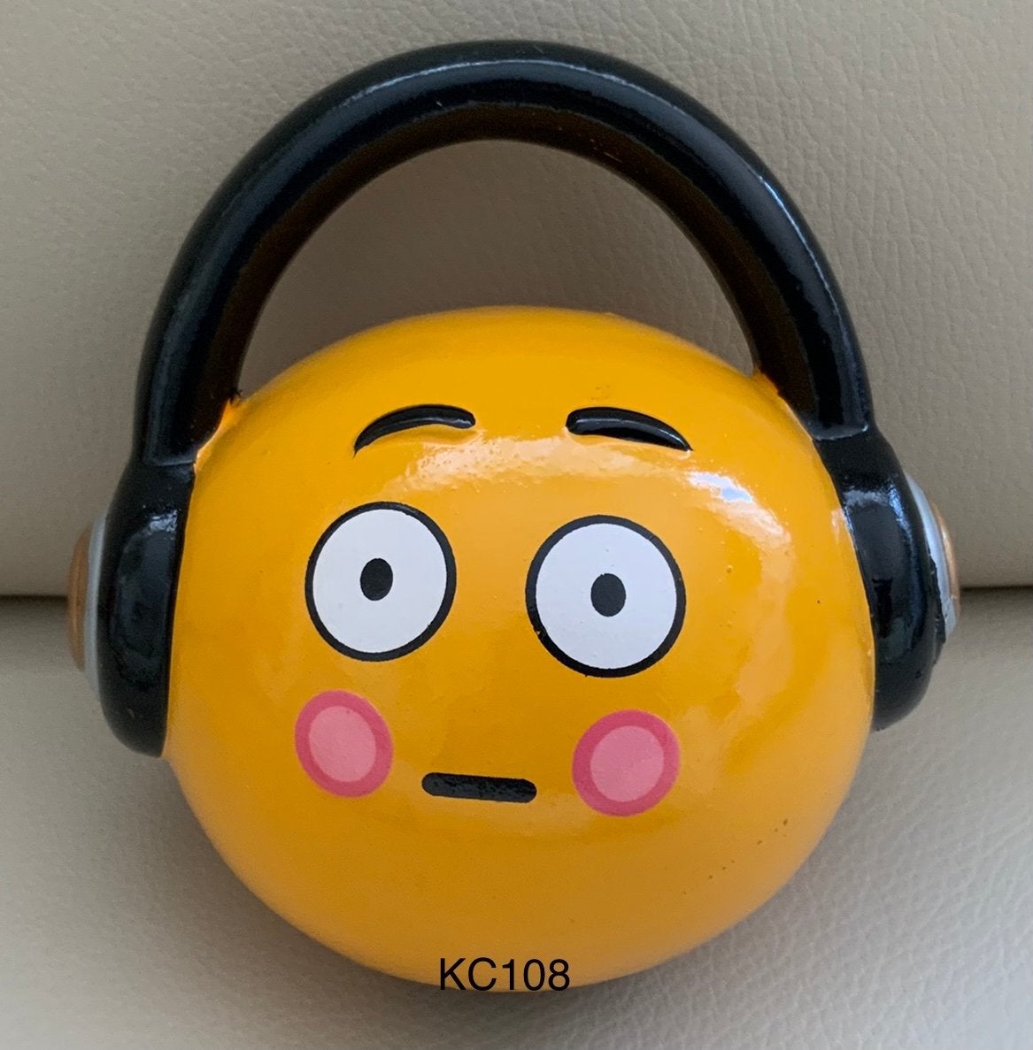 Gele spaarpot met koptelefoon - Emoticon design, Ophalen of Verzenden, Gebruikt, Steen, Aardewerk of Keramiek, Overige thema's