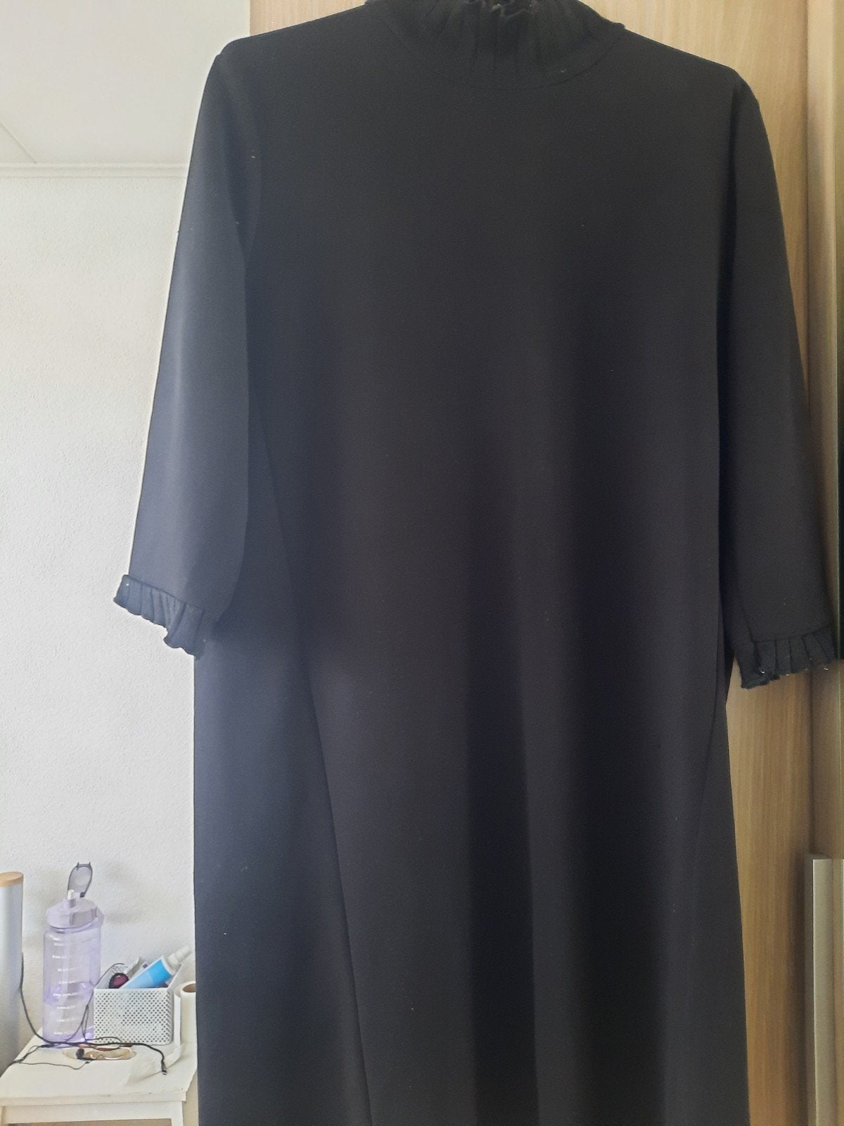 Zwarte blauw  jurk met col en driekwart mouwen, Kleding | Dames, Maat 38/40 (M), Zwart, Ophalen of Verzenden, Knielengte