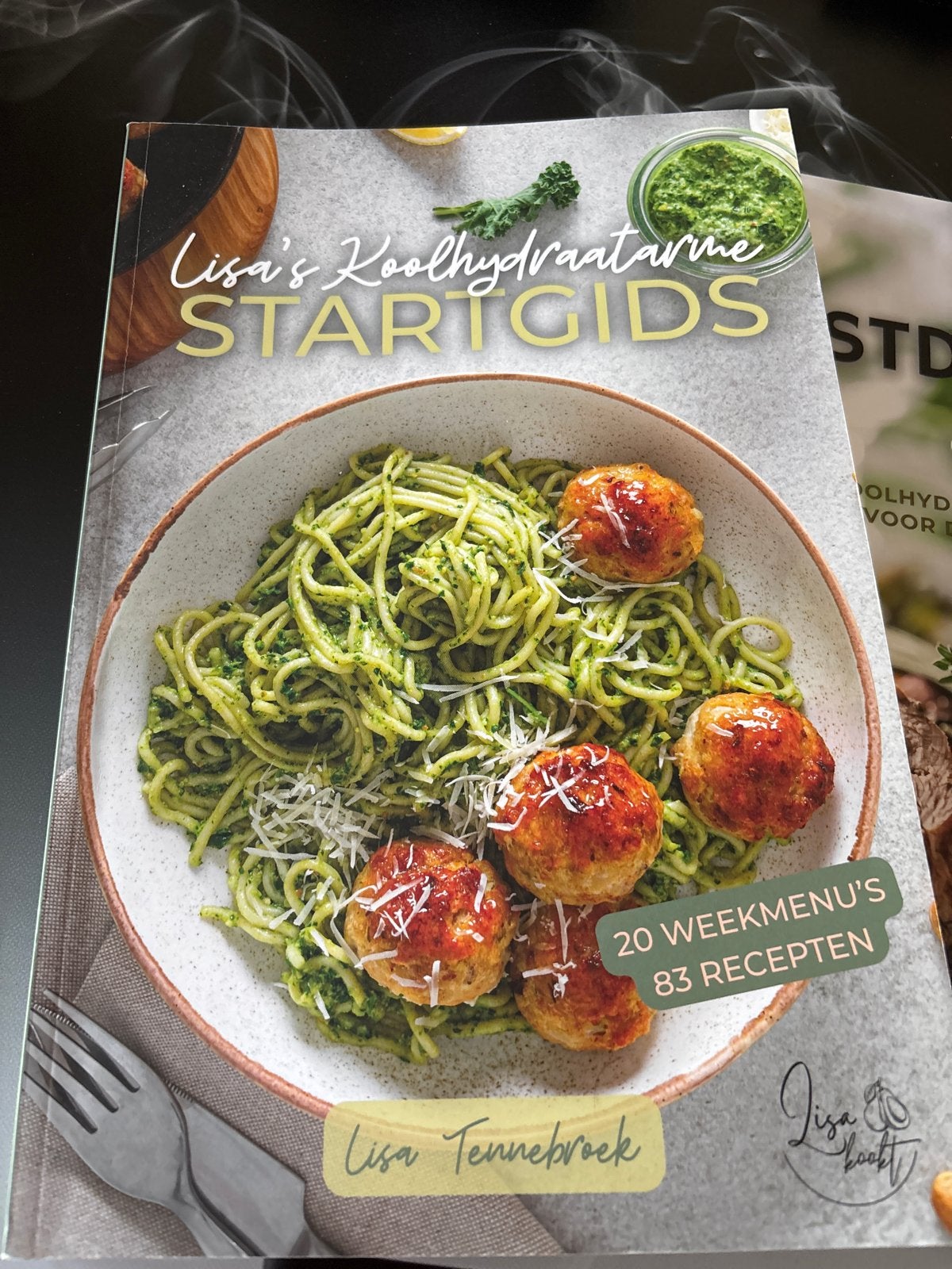 Lisa's Koolhydraatarme Startgids & De Feestdagen Special, Boeken, Kookboeken, Voorgerechten en Soepen, Ophalen of Verzenden, Zo goed als nieuw