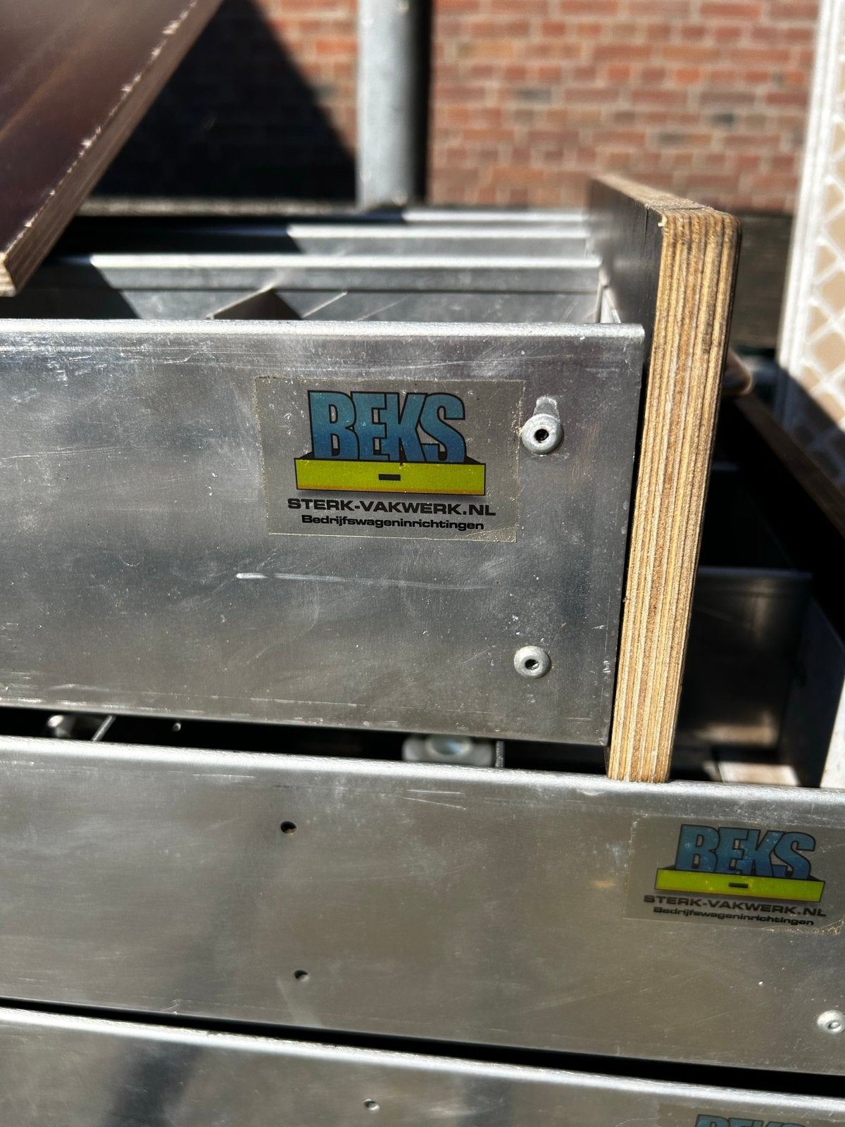 Bedrijfswageninrichting met lades - BEKS Sterk-Vakwerk, Ophalen