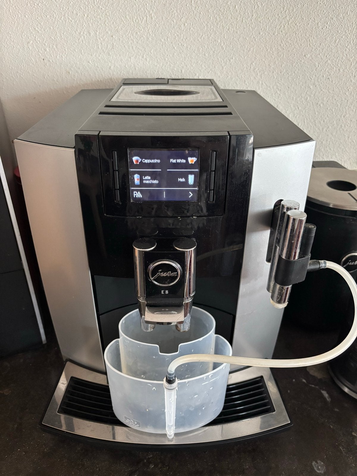 Jura E8 espressoapparaat - Zeer goed onderhouden, Witgoed en Apparatuur, Koffiezetapparaten, Ophalen, Gebruikt, 10 kopjes of meer