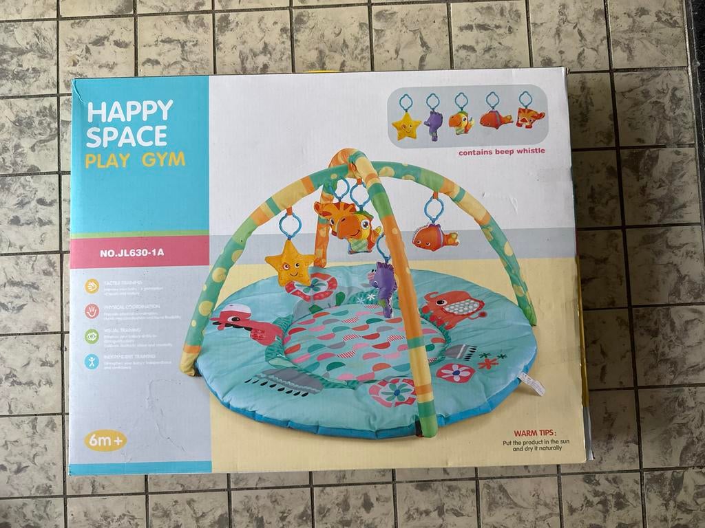 Happy Space Play Gym - Baby Speelkleed met Speelbogen- nieuw, Kinderen en Baby's, Speelgoed | Babyspeelgoed, Ophalen, Nieuw, Speelkleed