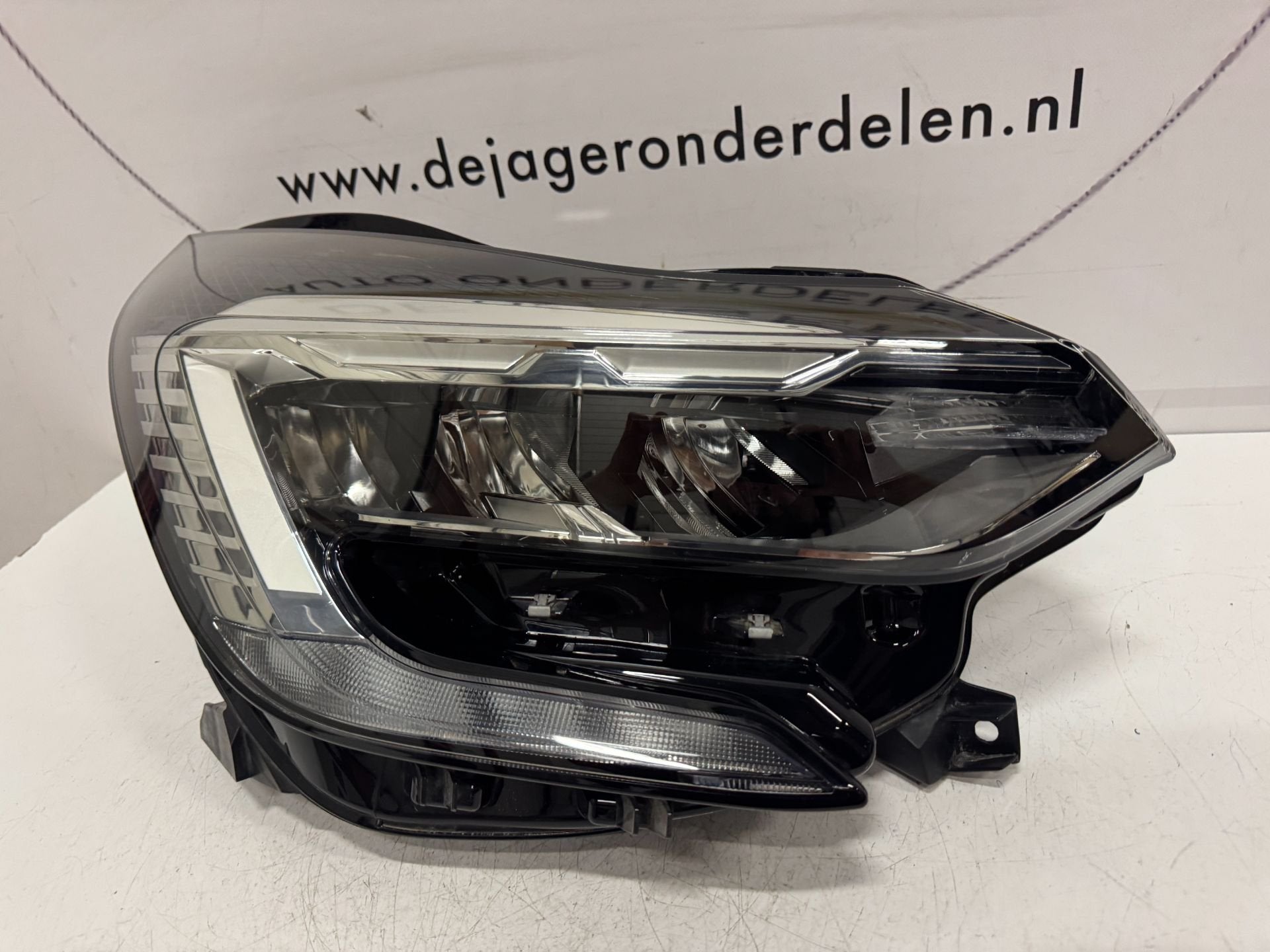 RENAULT CAPTUR II KOPLAMP LED PURE VISION 260104095R RECHTS, Renault Group, Gebruikt, Contact.group@renault.com, Renault