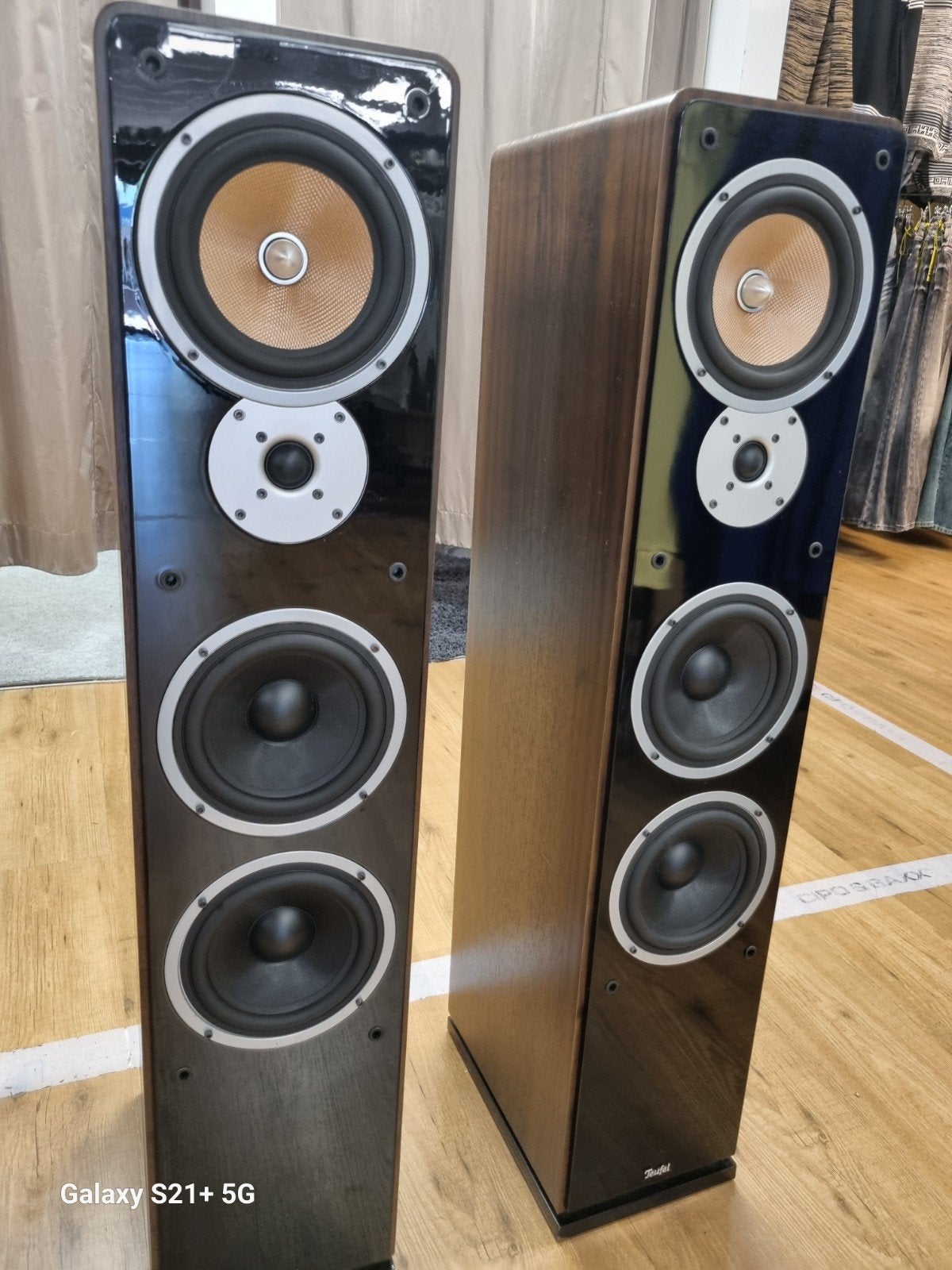 ✅Teufel Ultima 60 Vloerstaande Luidsprekers - Walnoot, Stereo speakers, -, -, Zo goed als nieuw