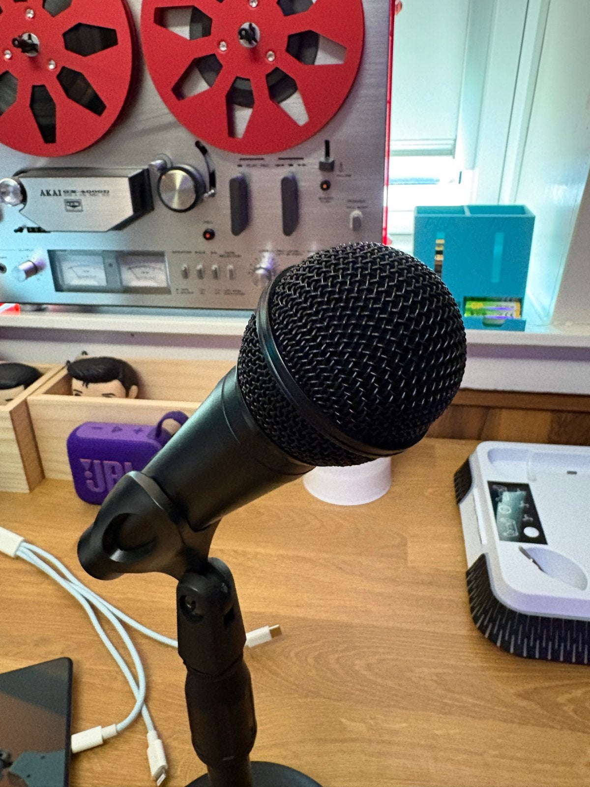 Yamaha DM-105 Dynamische Microfoon met tafelstatief, Muziek en Instrumenten, Microfoons, Ophalen of Verzenden, Zo goed als nieuw