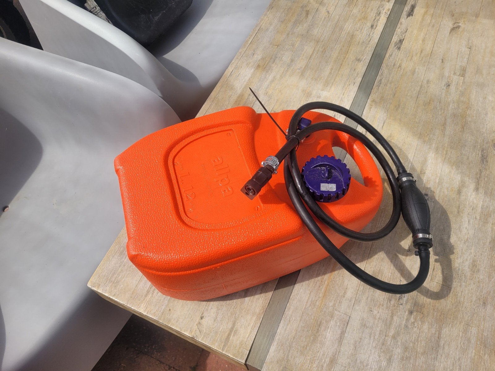 Net benzine tankje 12 liter
Met yamaha aansluiting
Zgan knij, Ophalen of Verzenden, Motor en Techniek