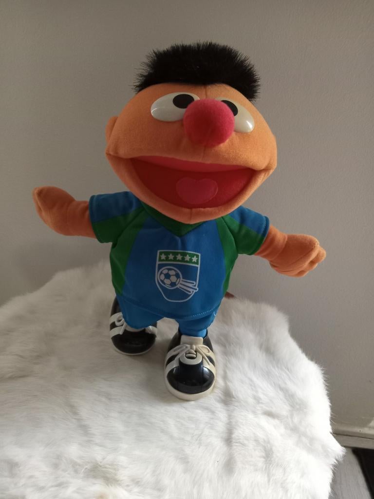 Vintage Voetbal Ernie Sesamstraat Pluche Pop, Kinderen en Baby's, Ophalen of Verzenden, Jongen of Meisje