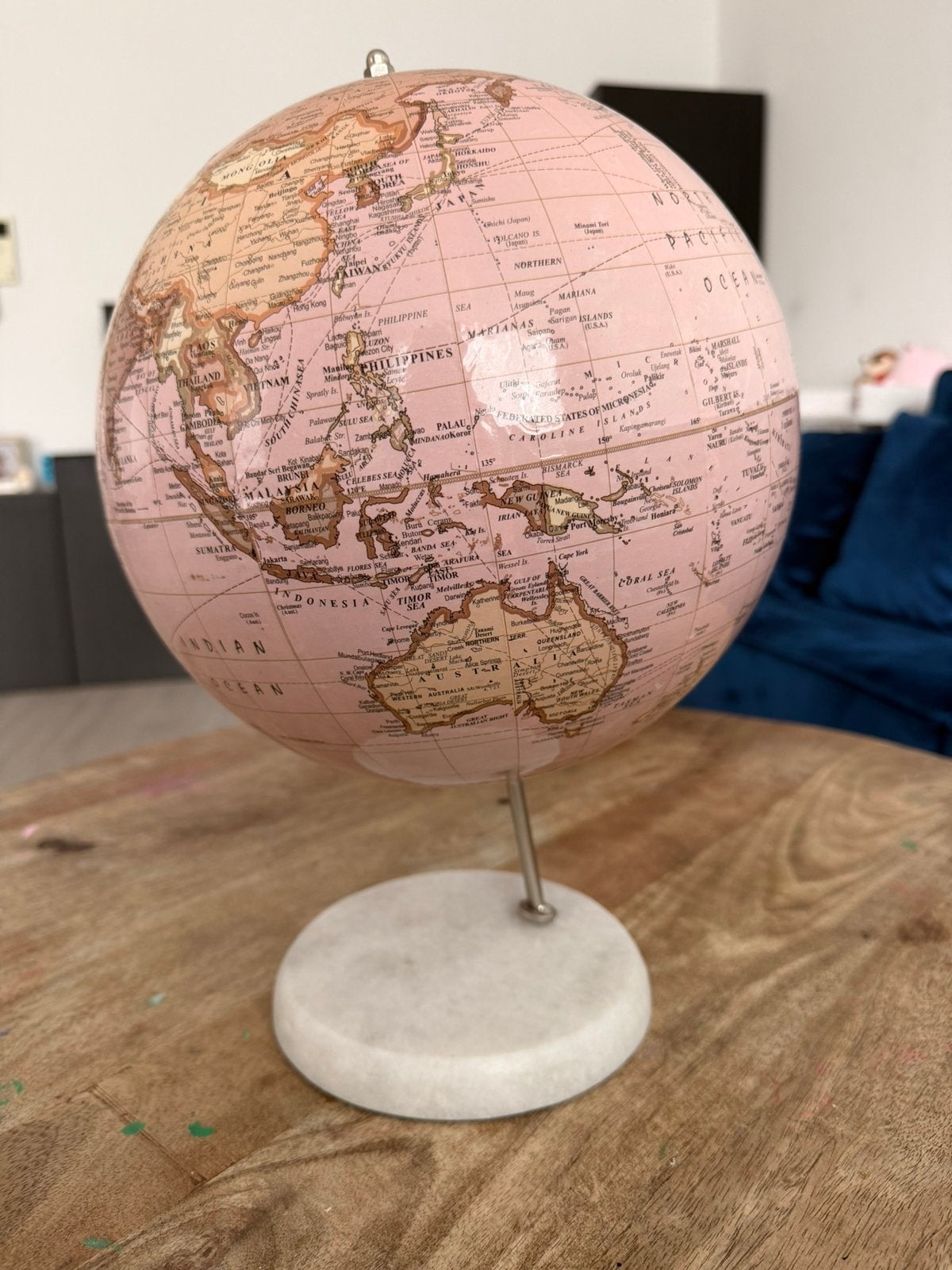 Roze wereldbol, Ophalen of Verzenden, Zo goed als nieuw