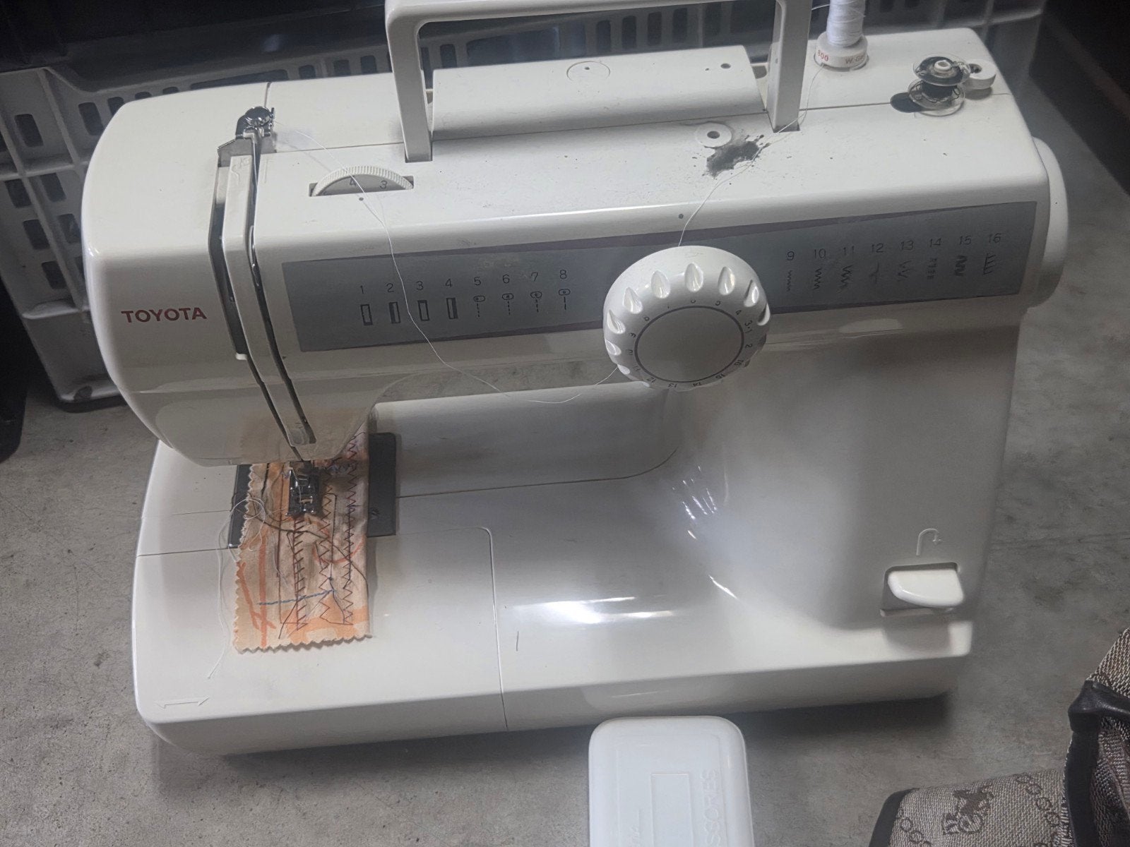 Toyota Naaimachine DC31 RS2000 Serie met accessoires, Ophalen, Gebruikt, Naaimachine, Overige merken