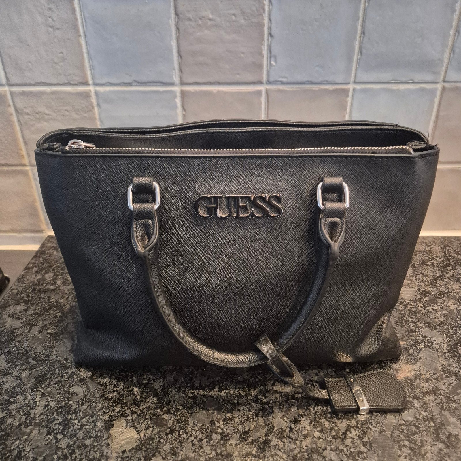 Originele Guess tas zwart met zilver, Sieraden, Tassen en Uiterlijk, Tassen | Damestassen, Ophalen of Verzenden, Gebruikt, Zwart