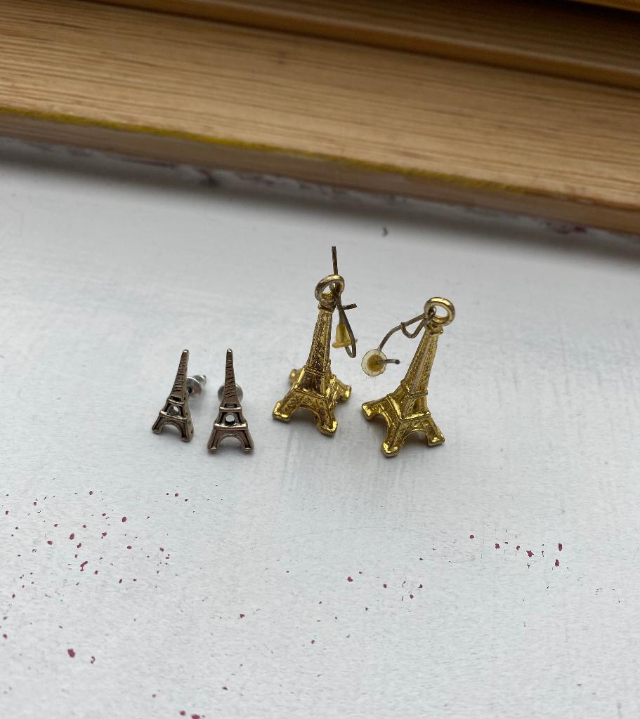 Oorbellen eiffeltoren, Ophalen of Verzenden, Zo goed als nieuw, Overige materialen, Knopjes of Stekers