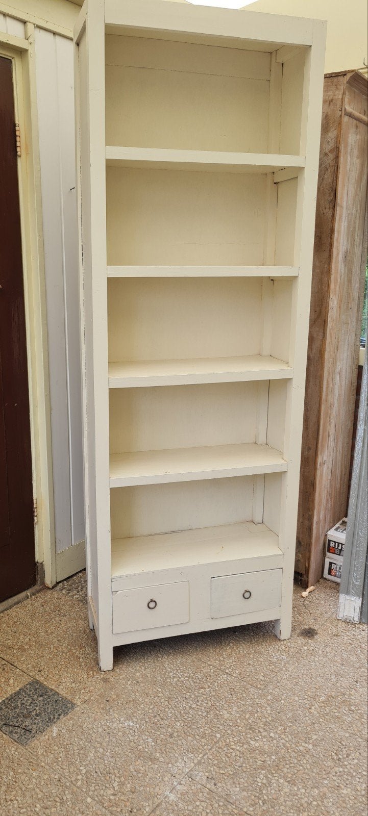 Crèmekleurige boekenkast met lades en planken, Huis en Inrichting, Kasten | Boekenkasten, Ophalen, Met plank(en), Gebruikt, 50 tot 100 cm