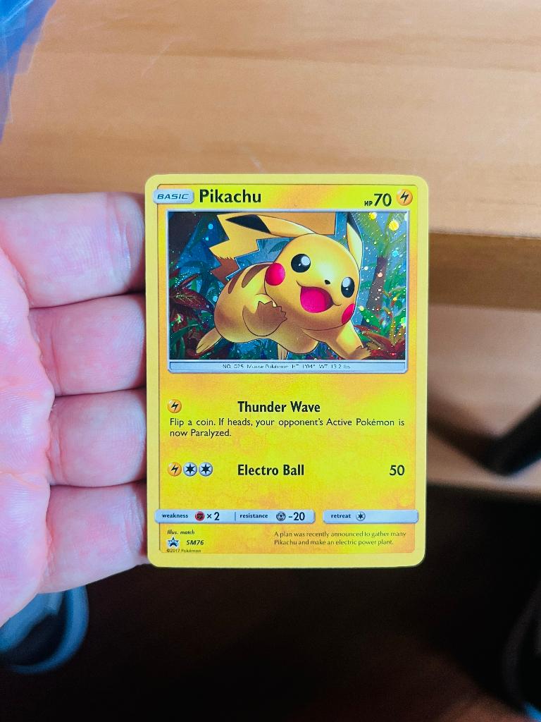 Pikachu SM76 Holo Promo Pokemon, Verzenden, Zo goed als nieuw, Losse kaart, Foil