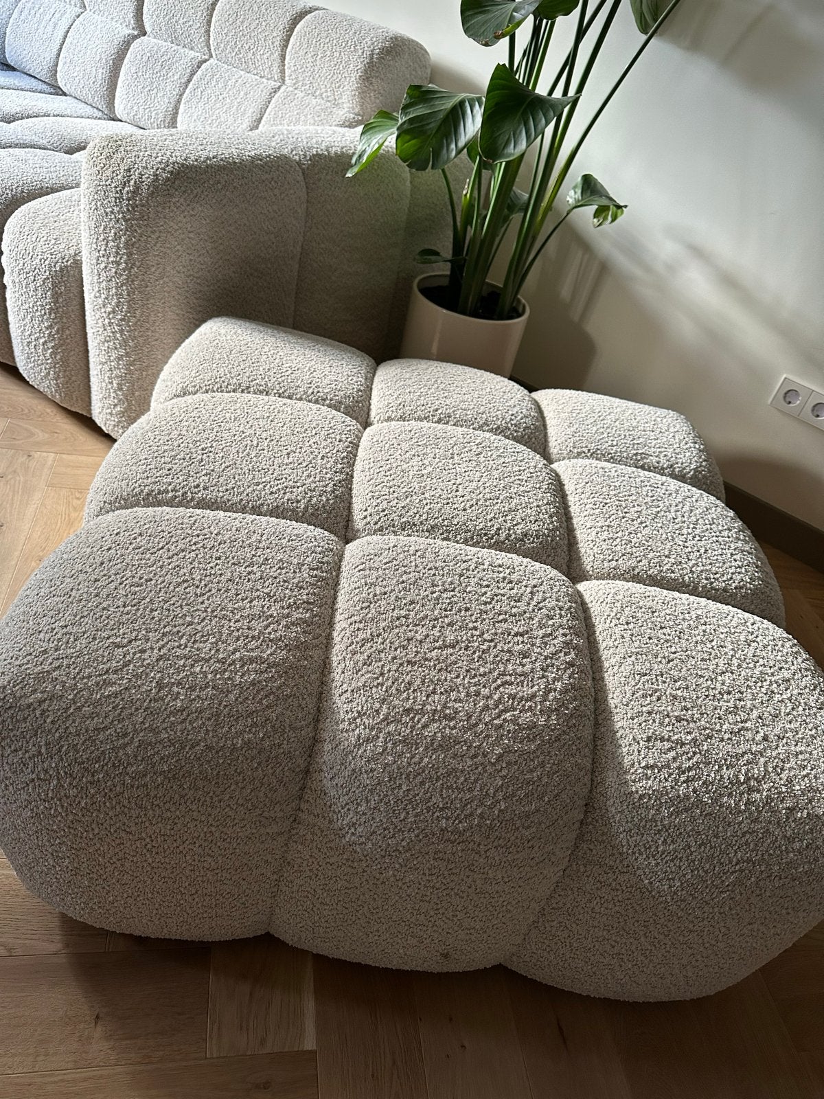 Moderne Poef Bouclé Stof - Comfortabel en Stijlvol, Ophalen, Gebruikt, Vierkant, 75 tot 100 cm