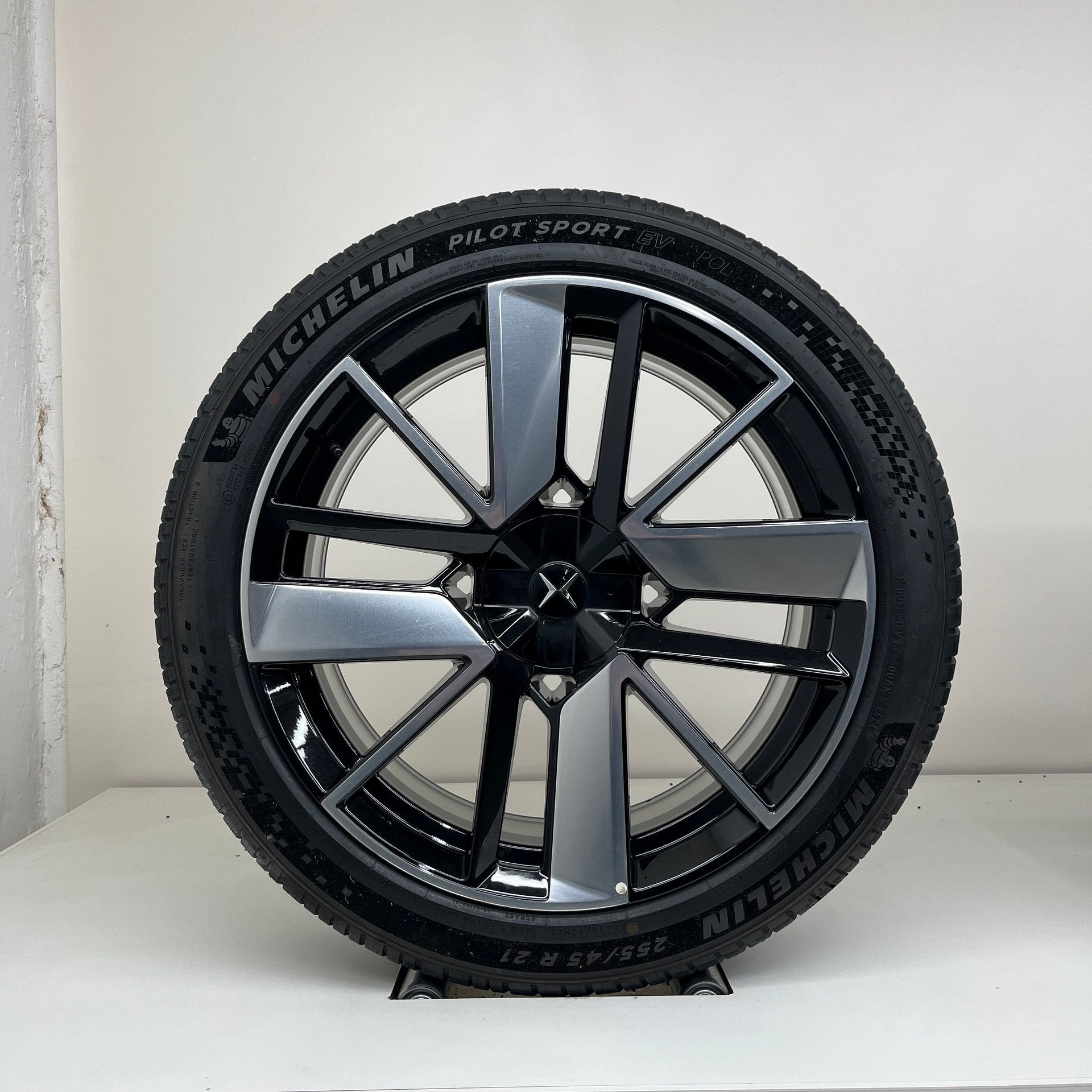 Polestar 4 - 21 inch - zomerbanden, Gebruikt, 255 mm, Banden en Velgen, Personenwagen