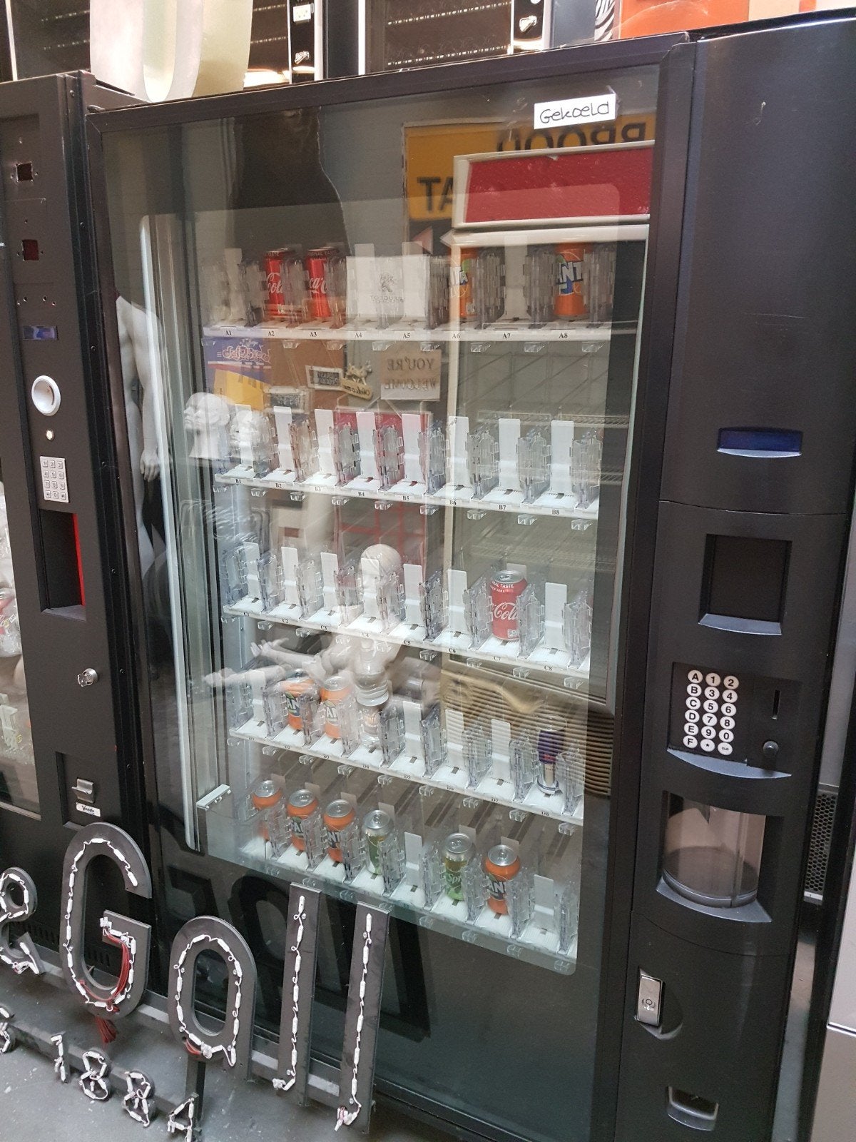 frisdrank automaat gekoeld, Ophalen