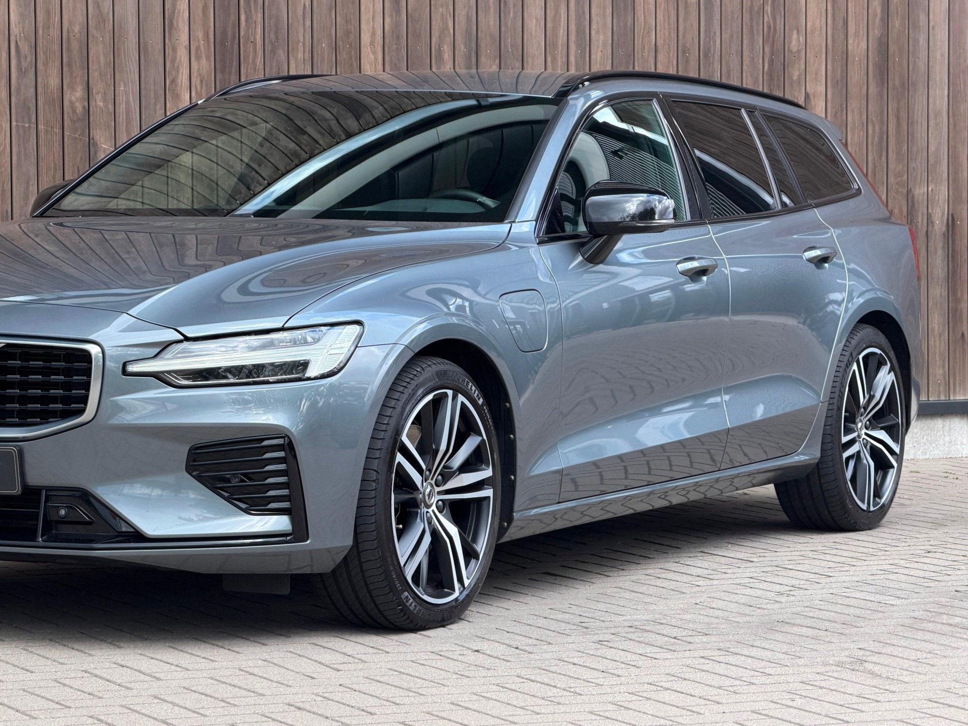 Volvo V60 2.0 T8 Twin Engine AWD R-Design / Bowers & Wilkins, Gebruikt, Leder en Stof, Plug-in hybride, Vierwielaandrijving