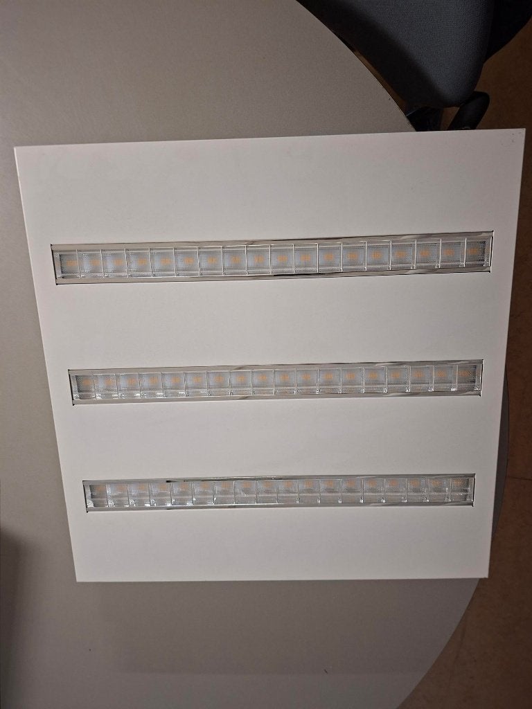 2 stuks LED armaturen 60x60 40watt, Ophalen, Zo goed als nieuw