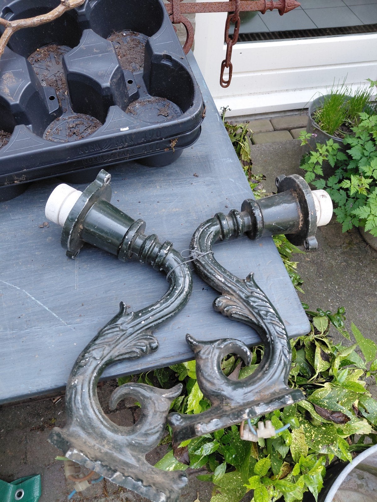 2 Antieke Groene Lantaarn Licht Armen met Fitting en Kabel, Ophalen of Verzenden