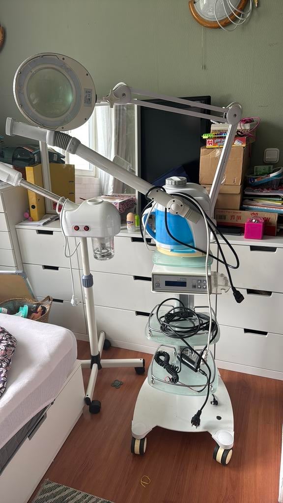 Professioneel beauty apparaat met rotary brush & loeplamp, Witgoed en Apparatuur, Persoonlijke-verzorgingsapparatuur, Ophalen