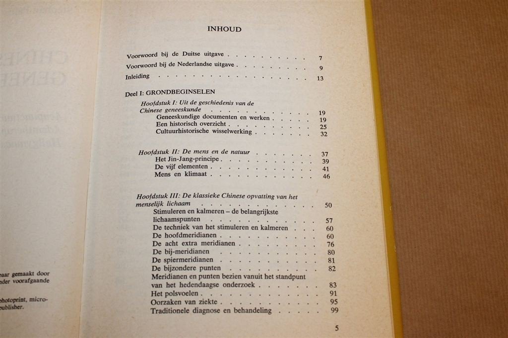 Chinese Geneeskunde — Compleet Handboek Therapieën 1975, Boeken, Ophalen of Verzenden, Gelezen, Overige onderwerpen, Achtergrond en Informatie