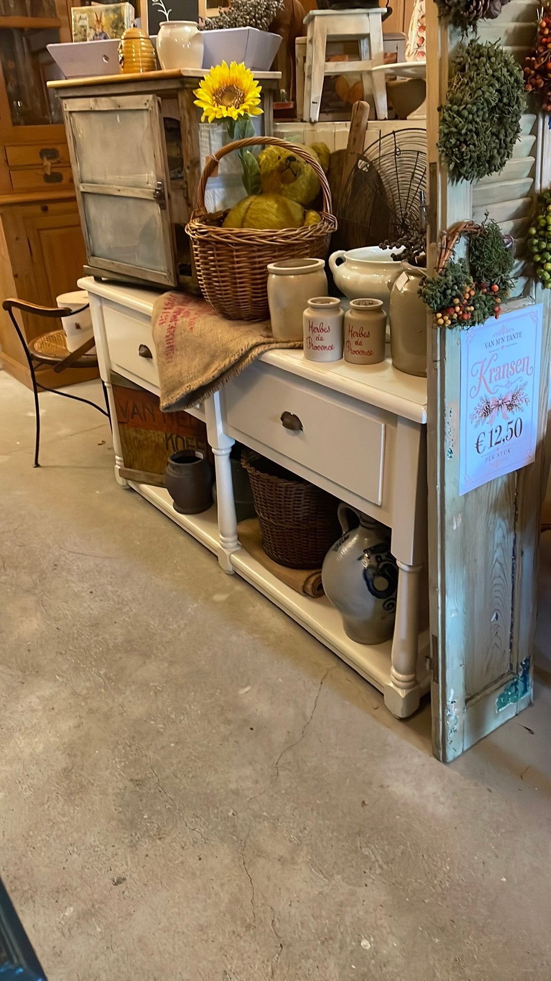 Brocante Witte Side Table, Huis en Inrichting, Ophalen, Tante, Tante, Zo goed als nieuw