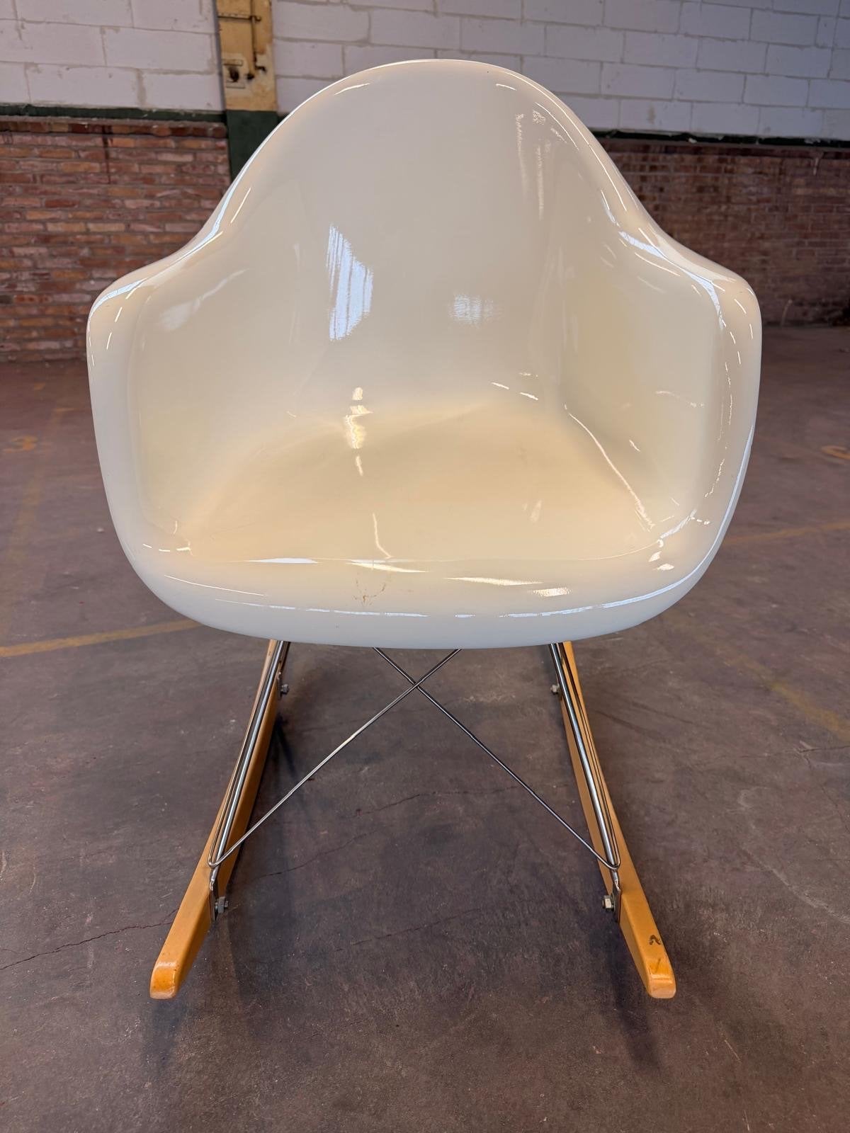 Eames RAR Schommelstoel - Wit - Mid-century Modern, Gebruikt, Wit, Eén, Ophalen