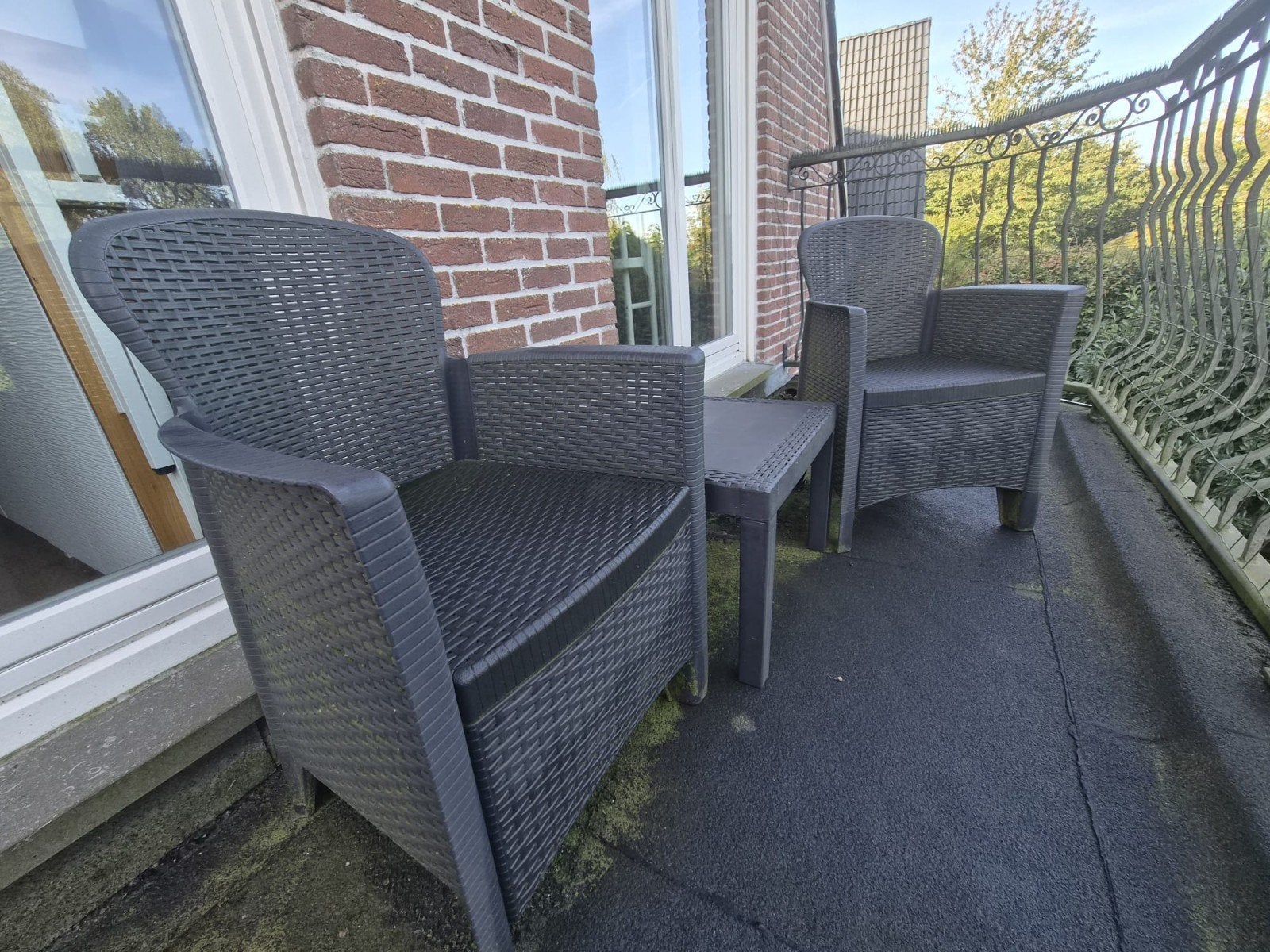 2 stoelen en bijzettafel - Grijs kunststof, Kunststof, Gebruikt, Bijzettafel, Tuinset