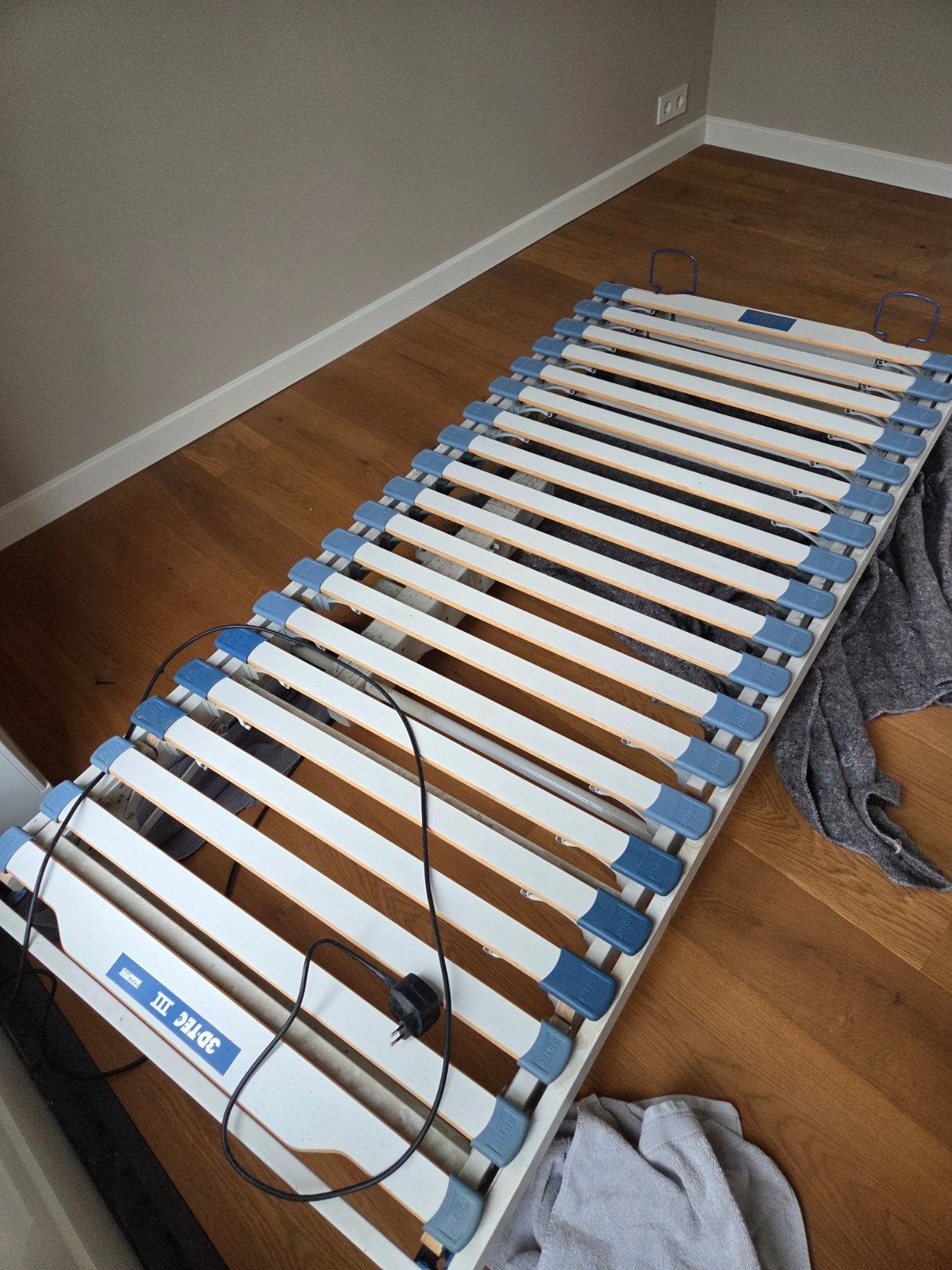 2  elektrische verstelbare lattenbodems 3DTEC Beka 90 x 200, Huis en Inrichting, Slaapkamer | Matrassen en Bedbodems, Gebruikt