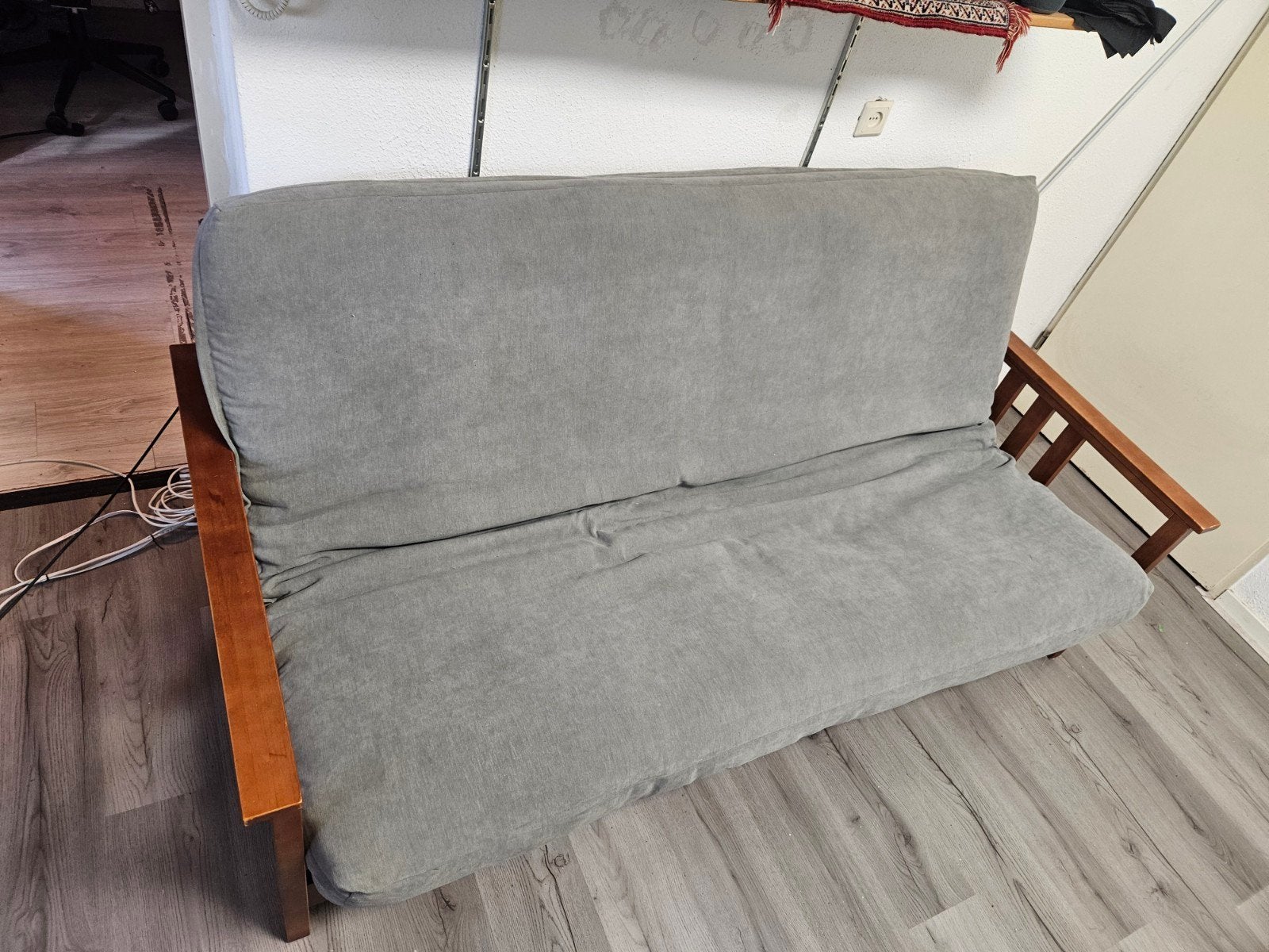 Futon slaapbank met houten frame en groengrijs matras, Ophalen, Gebruikt, Tweepersoons, 140 cm