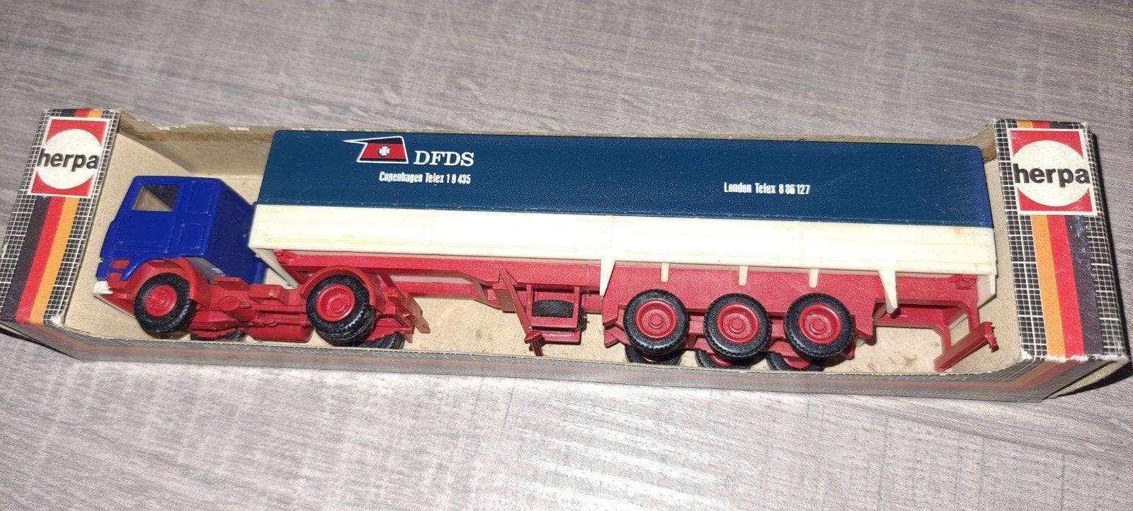 Herpa DFDS Vrachtwagen met Oplegger - Modelauto, Ophalen of Verzenden, Zo goed als nieuw, Herpa