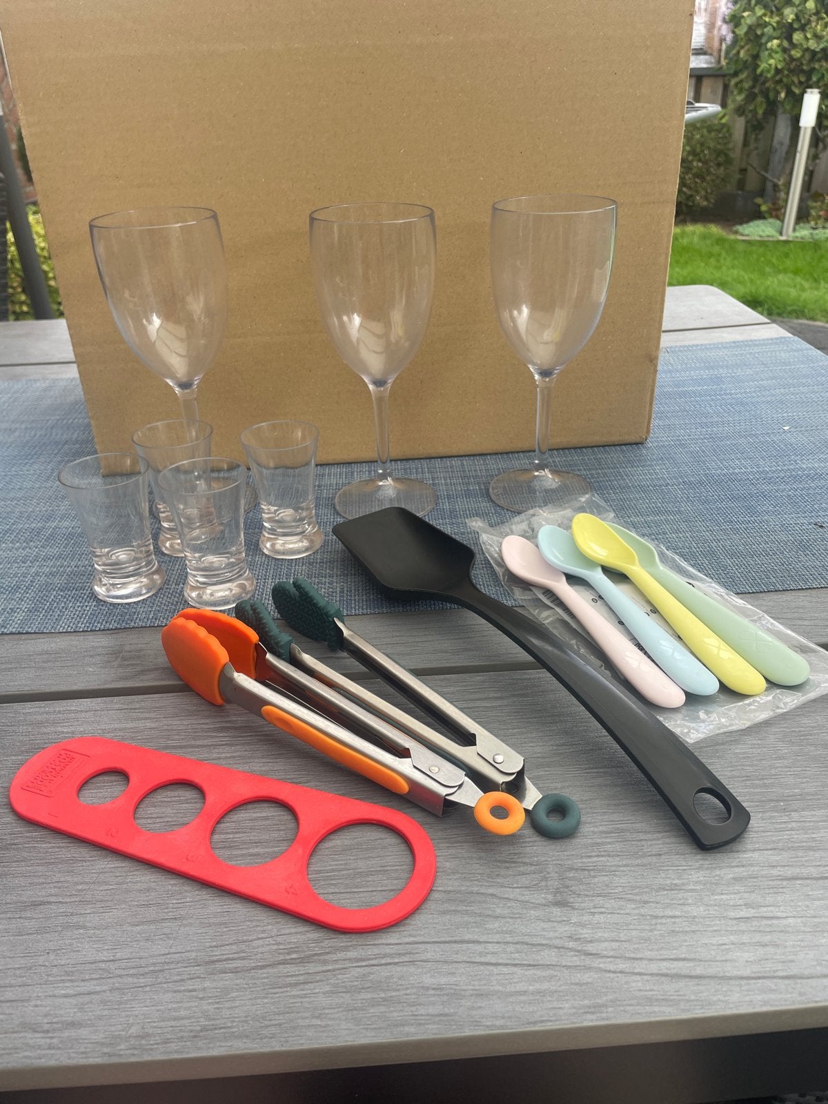 Kampeeraccessoires kunststof glazen, tangen, spatel, lepels, Ophalen, Gebruikt