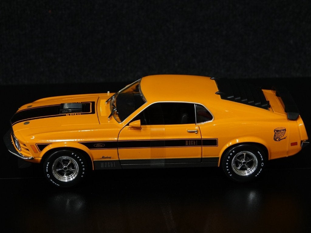 Maisto 1:18 1970 Ford Mustang Mach 1 oranje, Hobby en Vrije tijd, Maisto, Auto, Onbekend, Nieuw