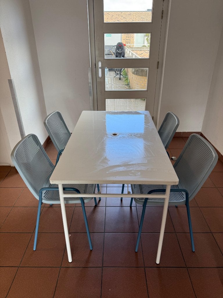 Ikea tafel en 4 stoelen, Tuin en Terras, Ophalen, Zo goed als nieuw, Rechthoekig, Metaal