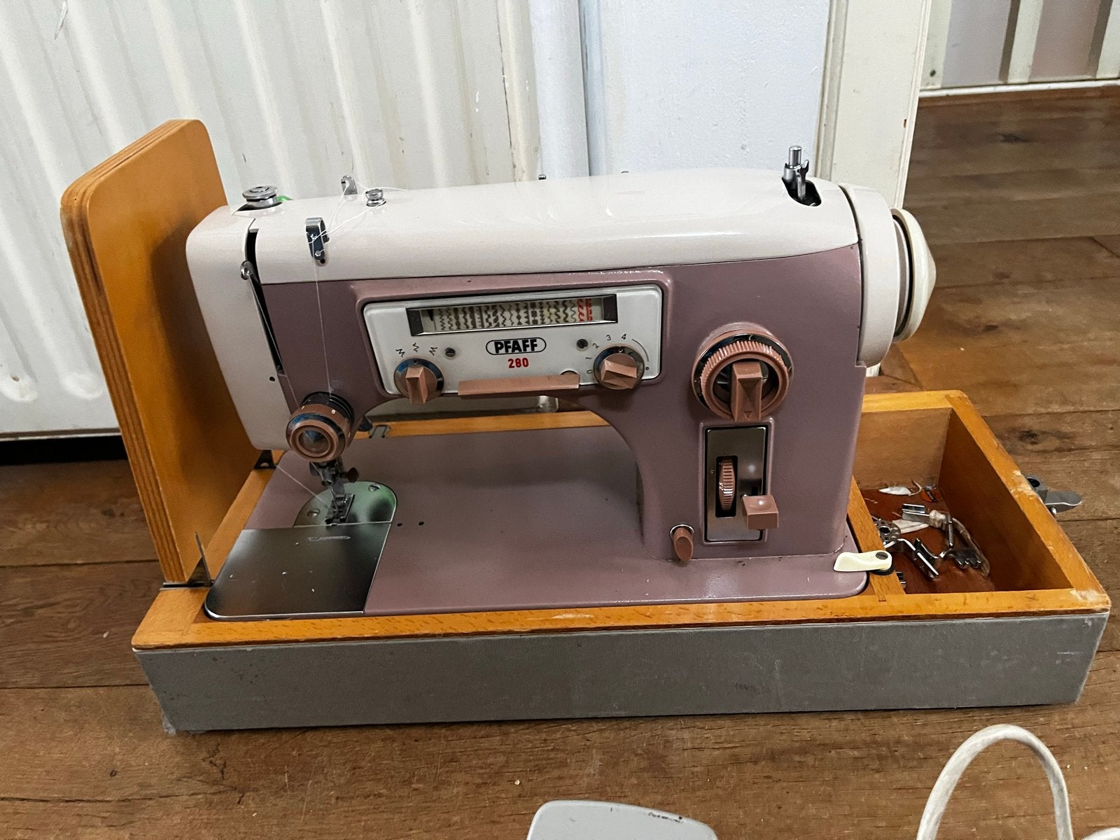 Vintage Pfaff 280 Naaimachine met accessoires en koffer, Hobby en Vrije tijd, Ophalen, Gebruikt, Naaimachine, Pfaff