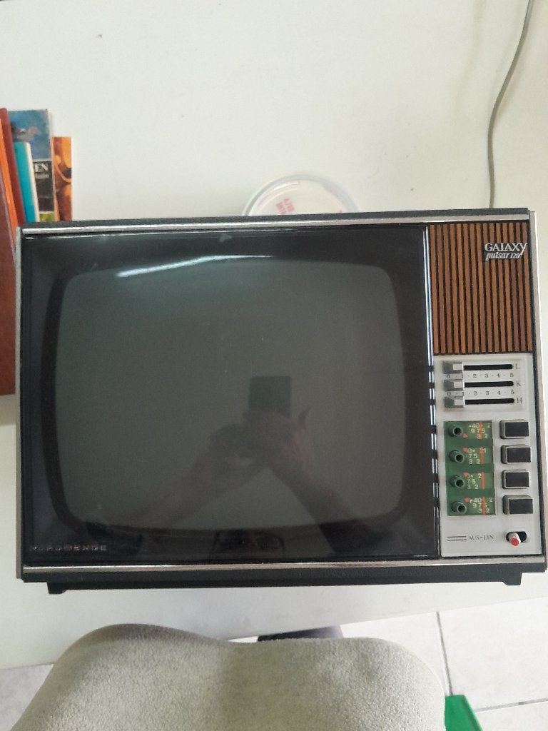 Draagbare TV Jaren 70, Ophalen