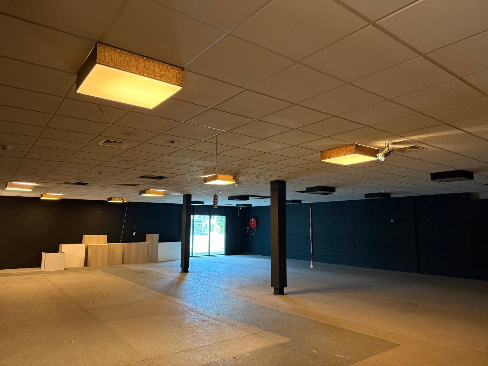 1400m2 brandwerend systeemplafond., Ophalen, Zo goed als nieuw
