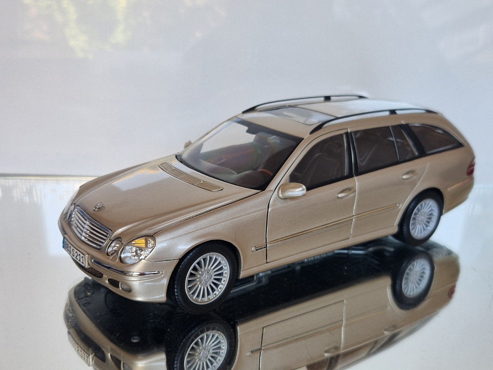 Kyosho Mercedes-Benz E320 Estate 1:18 - Zeer goede staat, Ophalen of Verzenden, Zo goed als nieuw, Auto, Kyosho