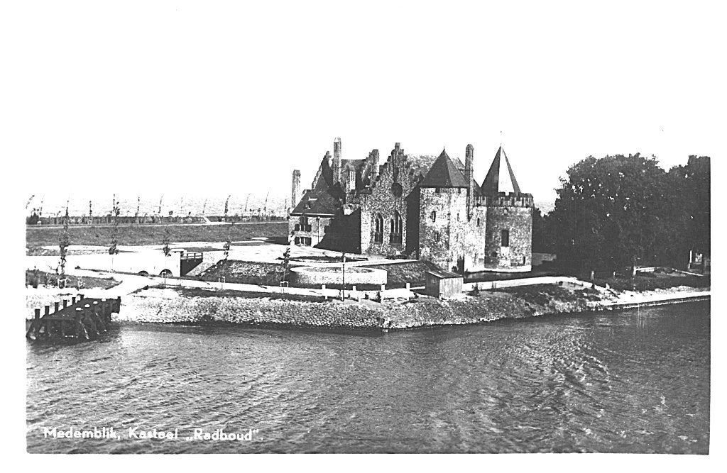 700123 Medemblik NH 1947 Kasteel Radboud Gelopen met zegel, Ophalen of Verzenden, 1940 tot 1960, Gelopen, Noord-Holland