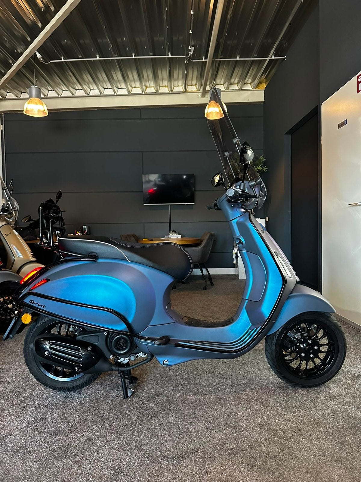 Vespa sprint 50S | Custom | Full option | Garantie  Cameleon, Ophalen, Overige modellen, Maximaal 45 km/u, Zo goed als nieuw