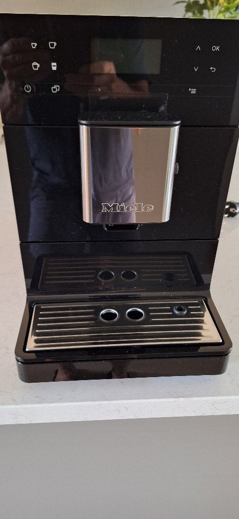 Miele CM5310 OBSW Koffiemachine. Gloednieuw, nooit gebruikt, Witgoed en Apparatuur, Ophalen, 10 kopjes of meer, Koffiebonen, Afneembaar waterreservoir