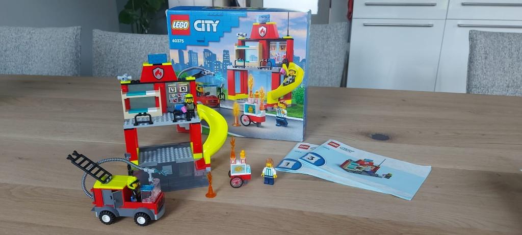 Lego City Brandweerkazerne 60375, Lego, Ophalen of Verzenden, Inclusief doos, Complete set