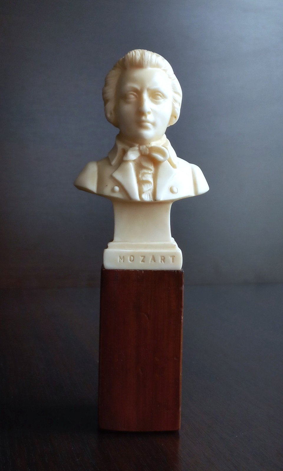 Mozart Buste Sculptuur Beroemde Muzikant Buste op houten, Verzamelen, Beelden en Beeldjes, Ophalen of Verzenden, Zo goed als nieuw