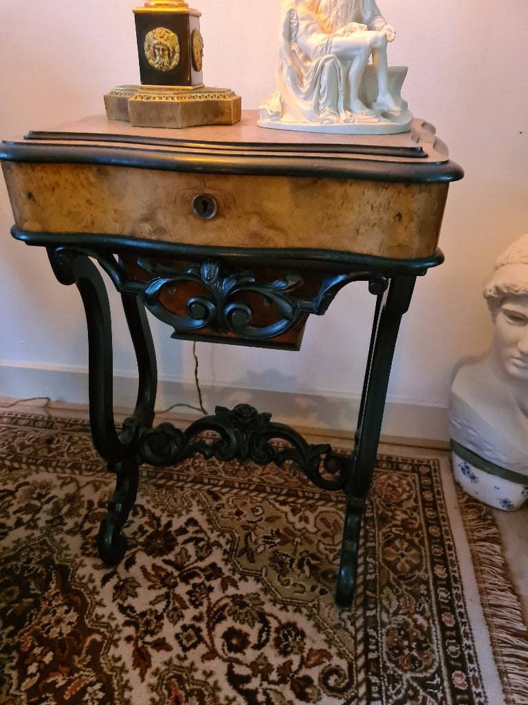 Antieke naaitafeltje / bijzettafel met lade en opbergruimte, Antiek en Kunst, Ophalen