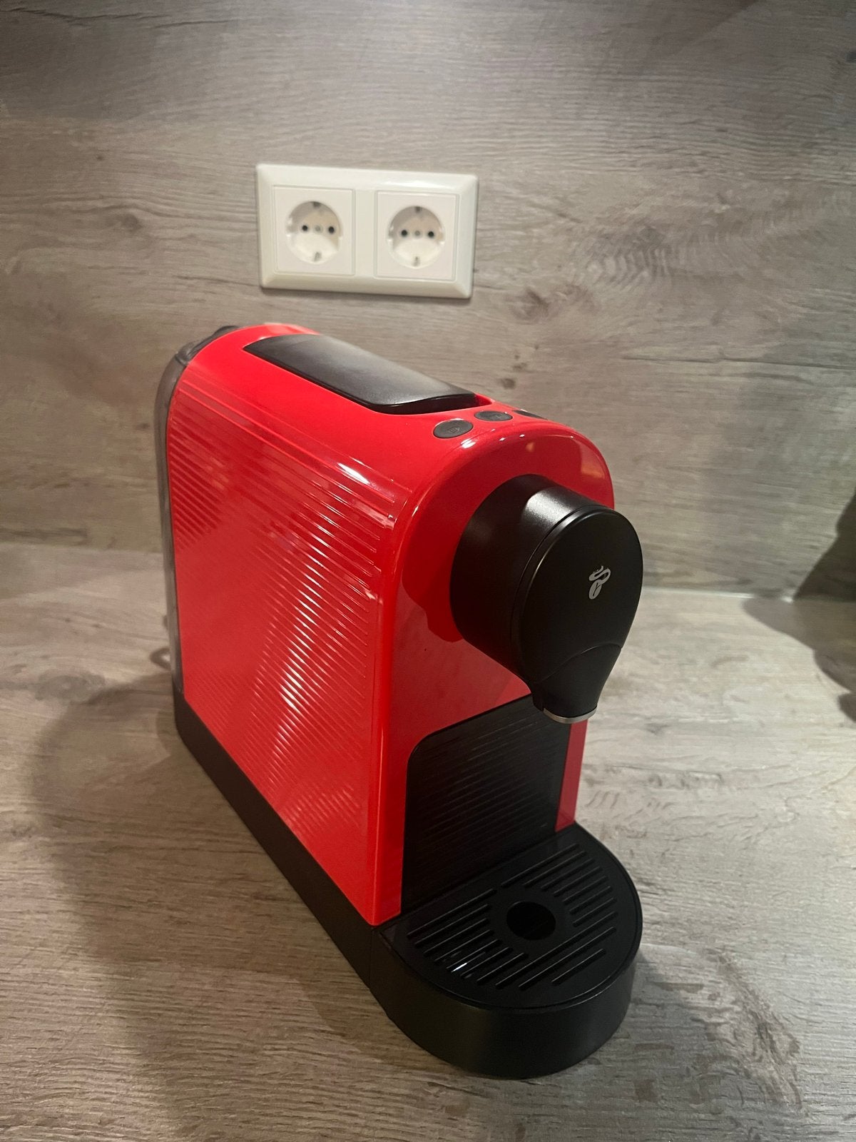 Tchibo Cafissimo Pure+ Rood met 30 capsules, Ophalen of Verzenden, Gebruikt, Koffiemachine, Koffiepads en cups