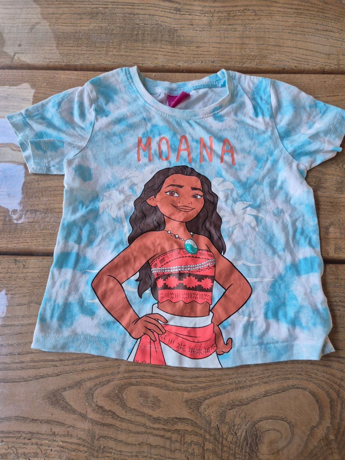 Disney Moana T-shirt met tie-dye patroon maat 116, Gebruikt, Meisje, Ophalen of Verzenden, Shirt of Longsleeve