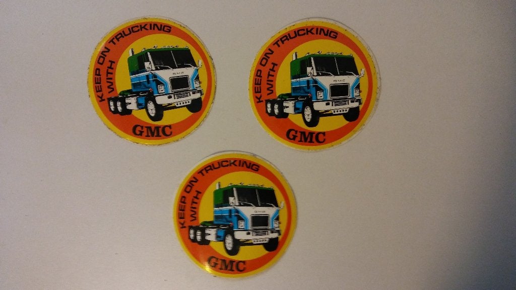 GMC keep on Trucking vrachtwagen vrachtauto truck sticker, Verzenden, Zo goed als nieuw, Overige typen