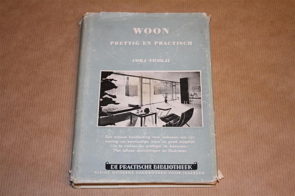 Woon prettig en practisch. Cora Nicolai. 1957., Ophalen of Verzenden, Gelezen, Interieur en Design