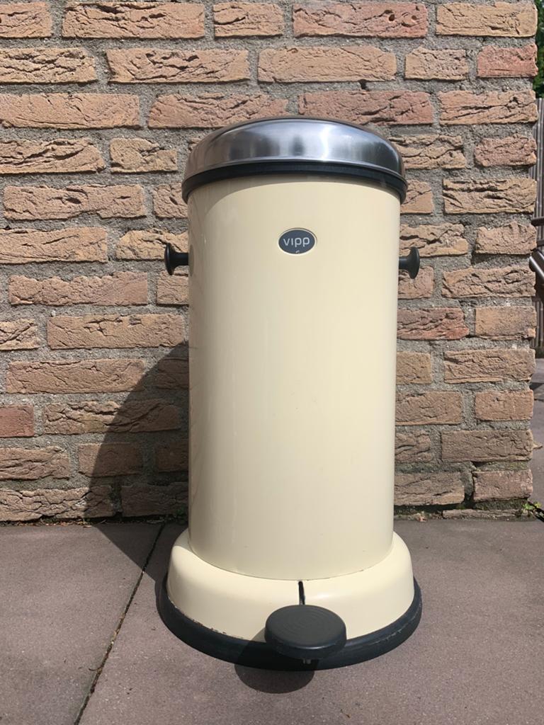 Vipp Prullenbak - Zacht Geel - Scandinavisch Design, Huis en Inrichting, Woonaccessoires | Prullenbakken, Ophalen, Gebruikt, Met pedaal