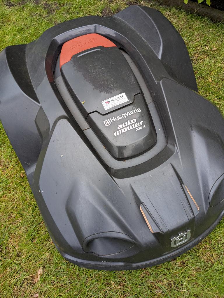 husqvarna robotmaaier 330x, Tuin en Terras, Gebruikt, Ophalen of Verzenden, Met regensensor, 20 tot 25 cm